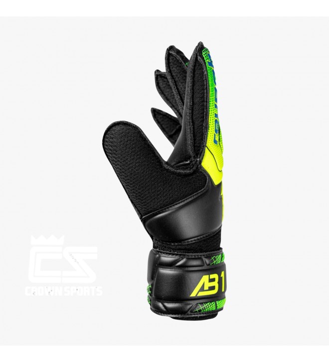 GOALKEEPER GLOVES